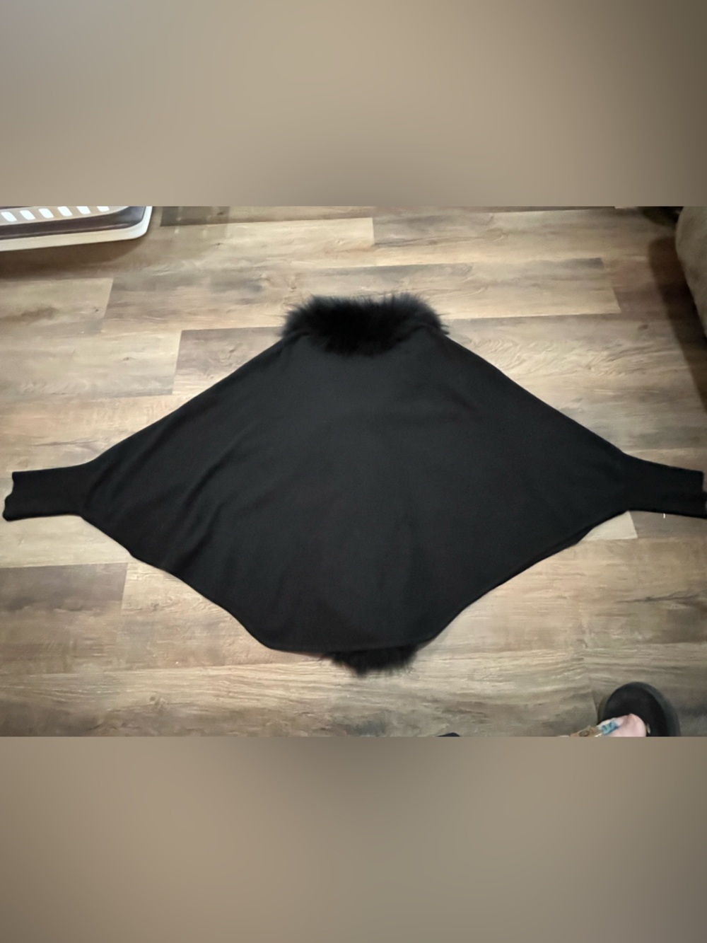InCashmere 100% Cashmere Ruana Wrap | Raccoon Fur Trim | Black| L-XL - Picture 5 of 14
